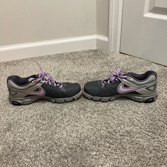 Nike Grey with Lavender swoosh and trim-Size 7-EUC - Picture 6 of 8